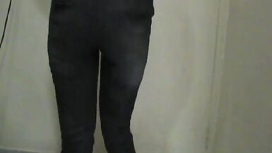 In meine Jeans gepinkelt! Eng und mega nass! - 7 image