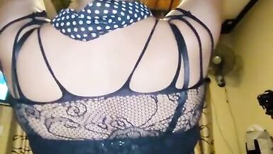 POV AMATEUR HOT MILF LATINA, MI NOVIO ME INVITA AL HOTEL,NOS TOMAMOS 2 CERVEZAS - 4 image
