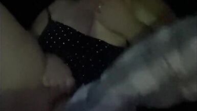 Azgın milf Uber sürücüsünü baştan çıkarıyor - 15 image