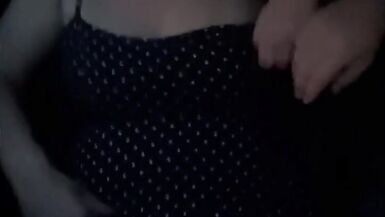 Azgın milf Uber sürücüsünü baştan çıkarıyor - 2 image