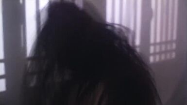 Scena erotica anni 90 di una storia di fantasmi - 5 image