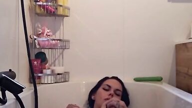 Taking a bath and play with my wet pussy - 5 image