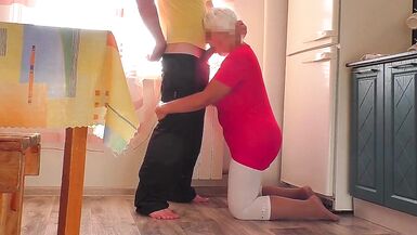 Cest agréable davoir des relations sexuelles anales avec un garçon mature avec un gros cul.