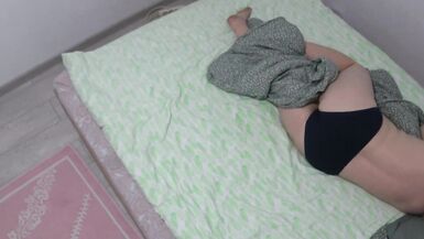 Telecamera nascosta spia moglie matura in camera da letto Milf paffuta con bottino grosso in mutandine si masturba la figa pelosa Orgasmo mattutino - 2 image