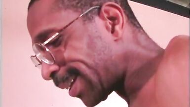 Cachonda rubia mqmf profundo throats un enorme negra polla antes joder - 2 image