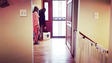 Caught Cheating! Wife flashes and fucks the deliveryman