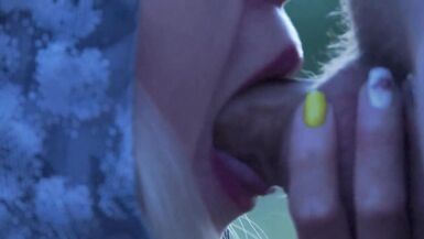 Il a enlevé une pute et elle me fait une pipe dans la nature.