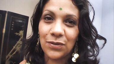 FMM inerracial threesome with small dicks - 3 image