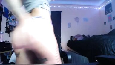 Oiling up and twerking on cam - 6 image