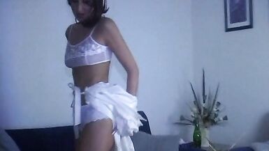 Sexy MIlf sqiertet die Kerze aus Hardcore Solomasturbation - 3 image