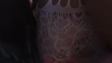 Lesbische Sexmaschine reitet auf Party mit Amazon Lee - 2 image