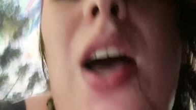 Changeant de position, il sacharne sur cette chatte.