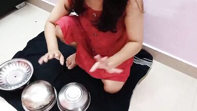 Bartan Bechne Aayi Inexperienced Bhabhi Ko Jamkar Choda - Fuck Aunty
