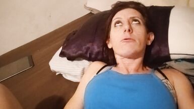 Orgasmo con rotolamento degli occhi papà mangia la mia figa così tanto bene - 5 image