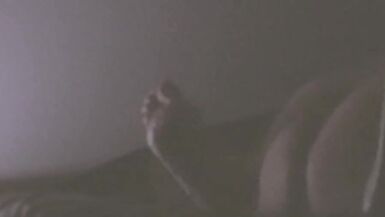 Baiser la femme de son meilleur ami après quil soit parti travailler dans son lit. Elle jouit et gémit si bien