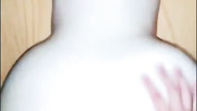 La vache à lenvers avec une latina sexy qui a de grosses fesses