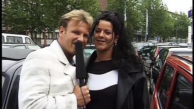 Reporter testet Schamgrenze der Deutschen Frau - 1 image