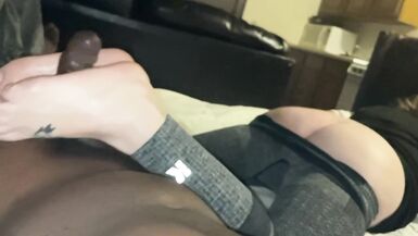 Mükemmel ayaklara sahip Milften Ağır Çekim FootJob - 15 image