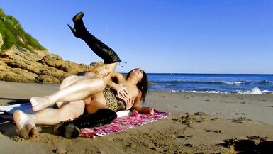 Beach babe in high heels rides strangers big dick - 10 image