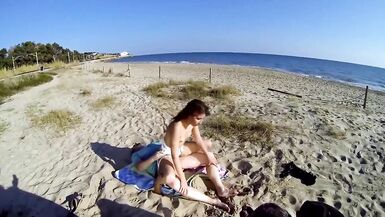 La passeggiata in spiaggia si trasforma in una cavalcata a base di sperma e cazzo - 14 image
