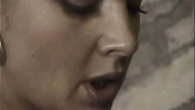 Baise amateur allemande vintage ! Milf se fait baiser le cul !