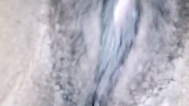 Regardez-moi frotter mon clito jusquà lorgasme