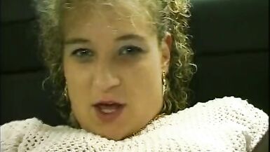 Geile Milf Schlabber Fotze angespritzt im Auto - 15 image