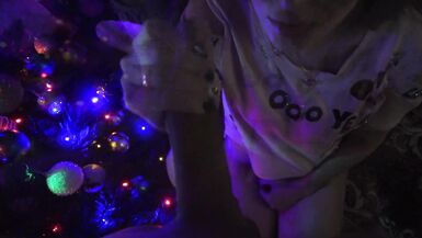 Lustful wife sucks near the Christmas tree - 13 image