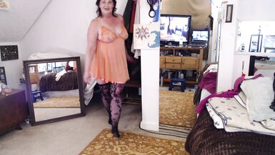 V 718 Première vidéo de 2022, DawnSkye Sexy modelant des nuisettes et des culottes pour vous - 3 image