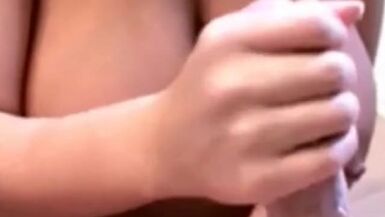 Seksi İnanılmaz Vücuttan Büyük Boob Handjob Agian Yapıyor - 1 image