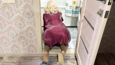 mom bent down and son picked up her dress and fucked in the ass - 3 image