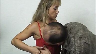 Mutter ist ueberfordert weil der Schwanz so dick ist ! - 2 image