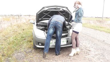 Zufälliger Passant Mann half Auto DuBarry zu reparieren und gefickt doggy style auf Motorhaube Auto. Sex in der Öffentlichkeit - 9 image