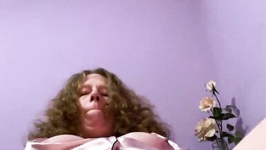 Honeyfleur fucks herself hard