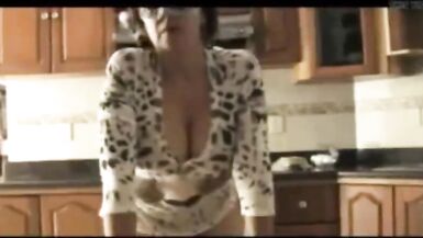 foder a minha mãe enquanto ela me faz o pequeno-almoço