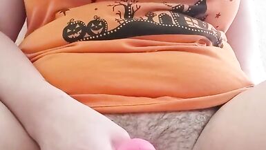 Teasing this MILF pussy