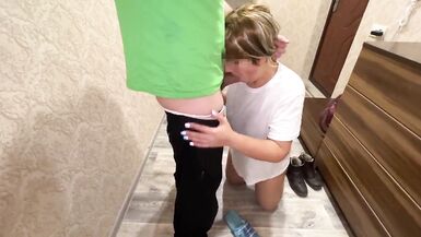 Mature lady did not wear panties on purpose - 5 image