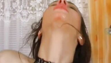 Une fille qui sennuie a besoin dune bonne expérience de baise et damour - 9 image
