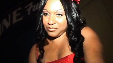 Black dude picks big booty ebony girl with wide hips - 2 image