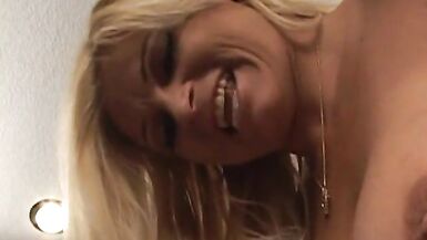 Inexperienced babe eats mature blonde womans pussy - 15 image