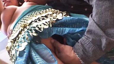 Plump Indian honey with nice boobs sucks and fucks two dicks - 1 image