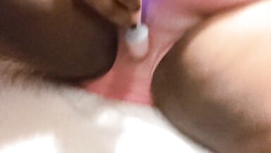 Solo Ebony MILF macht sich Sahne - 2 image