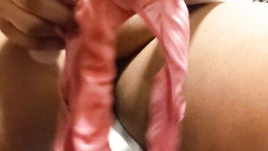 Solo Ebony MILF macht sich Sahne - 4 image
