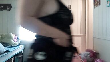 Sexy Milf neckt und spielt mit sich selbst bis zum Orgasmus - 2 image