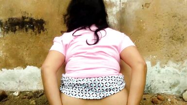 Primera vez Desi Indian Bhabhi al aire libre público Big Ass Show Recopilación - 9 image