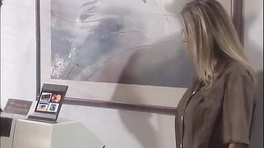 Белокурая секс-бомба с идеальным телом получает трах в задницу - 4 image