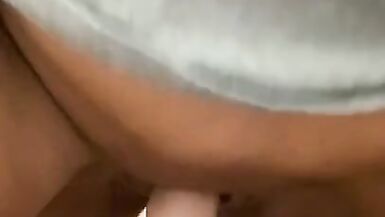 Milf spielt mit spritzendem Dildo - 14 image