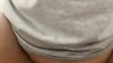 Milf spielt mit spritzendem Dildo - 7 image