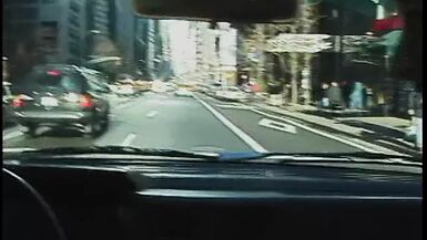 Una pelirroja comparte coche con un asqueroso que la degrada en el coche - 1 image
