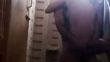 Cam nascosta doccia sesso indiano Bhabhi e suo fratello in legge - 6 image